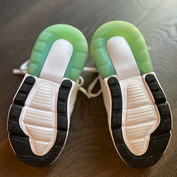 Nike Air Max 270 - Picture 5 of 8